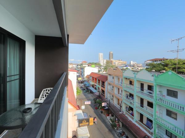 Nalanta Hotel Pattaya : photo 3 de la chambre deluxe double with street view