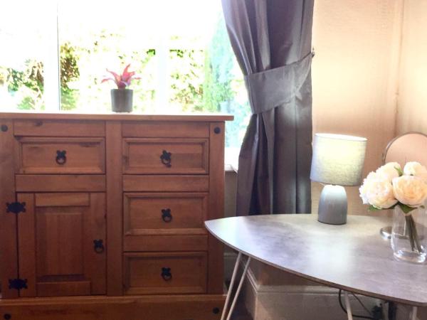 THE LIMES Guest House : photo 8 de la chambre chambre double Économique