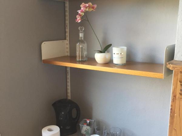 THE LIMES Guest House : photo 3 de la chambre chambre double Économique