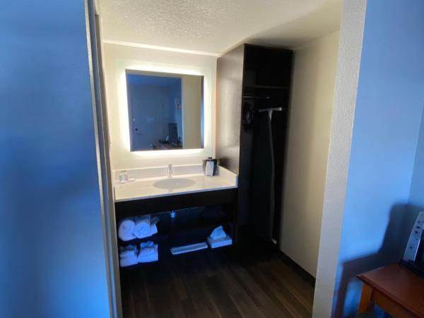 Hotel South Tampa & Suites : photo 7 de la chambre chambre standard lit queen-size