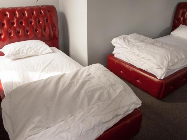 Backpackers Imperial Hotel : photo 1 de la chambre lit simple dans dortoir pour femmes de 7 lits