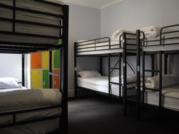 Backpackers Imperial Hotel : photo 2 de la chambre lit dans dortoir mixte de 6 lits