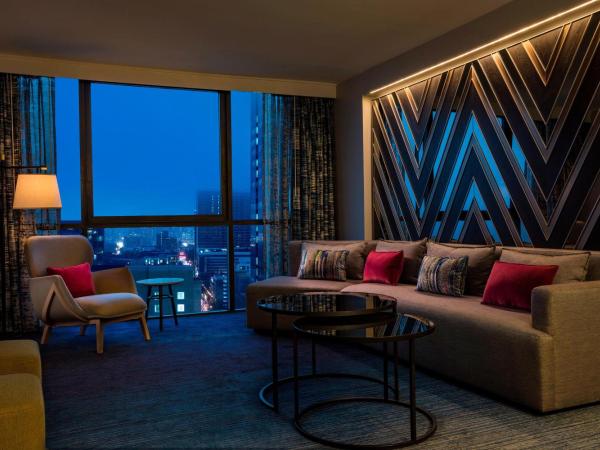 The Starling Atlanta Midtown, Curio Collection by Hilton : photo 5 de la chambre suite - vue sur centre-ville