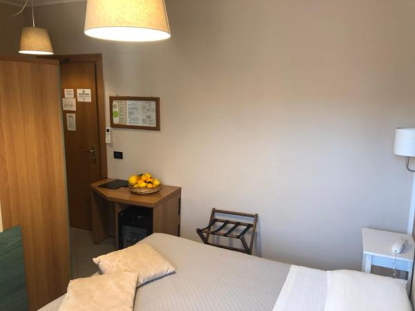 Hotel Di Stefano : photo 4 de la chambre chambre double ou lits jumeaux