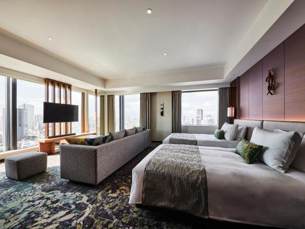 The Royal Park Hotel Iconic Osaka Midosuji : photo 7 de la chambre chambre d'angle lits jumeaux exécutive deluxe avec accès au salon - non-fumeurs