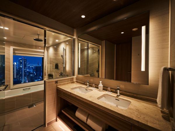 The Royal Park Hotel Iconic Osaka Midosuji : photo 9 de la chambre chambre d'angle lit king-size exécutive deluxe avec accès au salon - non-fumeurs