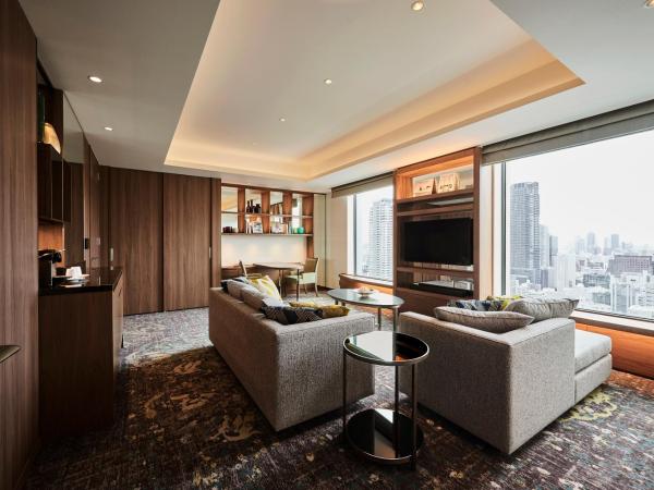 The Royal Park Hotel Iconic Osaka Midosuji : photo 7 de la chambre suite exécutive avec accès au salon - non-fumeurs