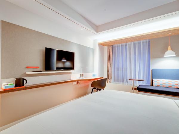 Holiday Inn Express Xi'an Bell Tower, an IHG Hotel : photo 3 de la chambre standard queen room with queen and single bed