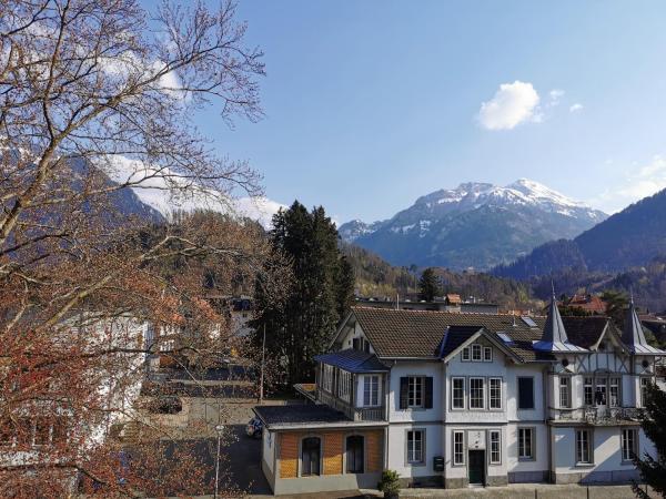 Interlaken Marco Hostel : photo 1 de la chambre chambre quadruple avec salle de bains commune