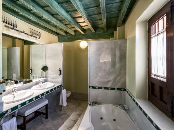 Hotel Casa Morisca : photo 2 de la chambre chambre double deluxe - vue latérale sur alhambra