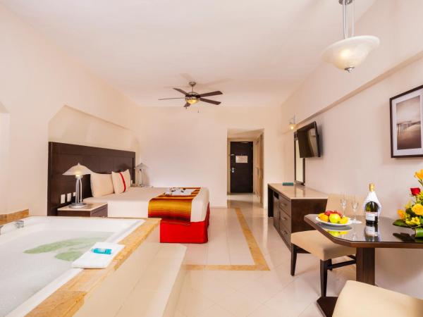 Crown Paradise Club Cancun - All Inclusive : photo 8 de la chambre hébergement club crown (2 adultes)
