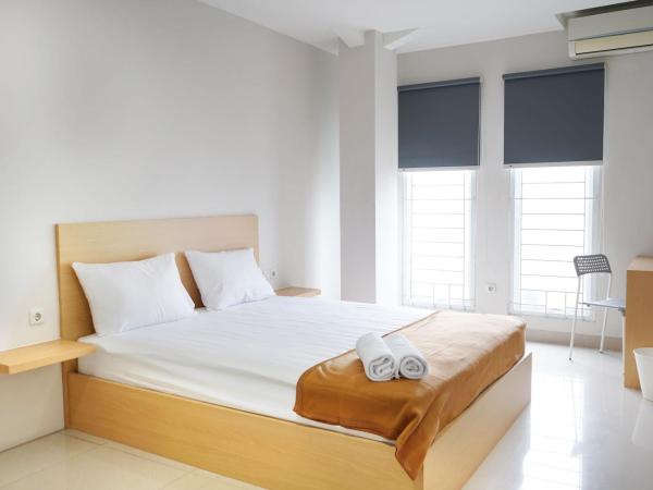 UROOMS Senayan : photo 5 de la chambre chambre double standard