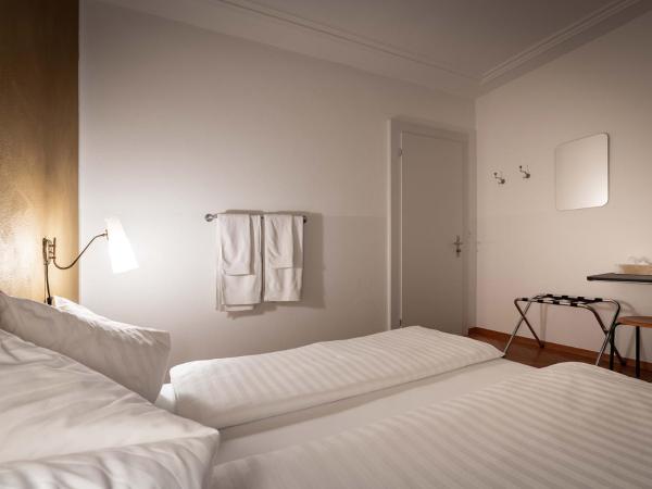 Gasthaus zum Guten Glück : photo 4 de la chambre chambre double avec salle de bains commune