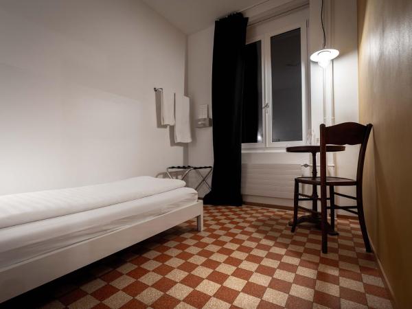 Gasthaus zum Guten Glück : photo 1 de la chambre chambre simple Économique avec salle de bains commune