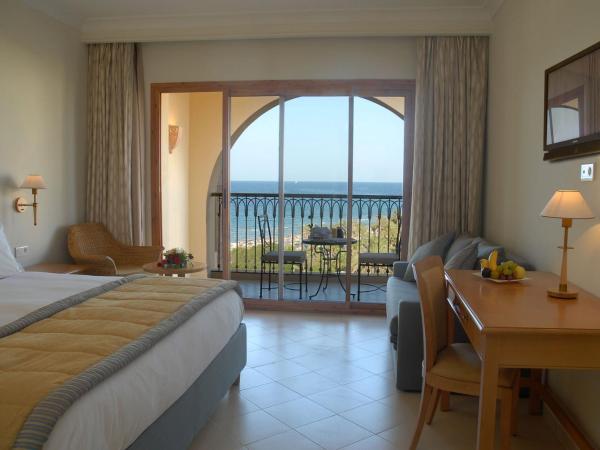 Mövenpick Resort & Marine Spa Sousse : photo 1 de la chambre chambre classique avec lit king-size et vue sur la mer
