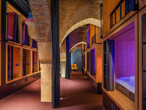 Bunk Hotel Amsterdam : photo 2 de la chambre capsule bunk pour 1 personne dans dortoir commun