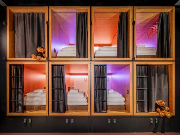 Bunk Hotel Amsterdam : photo 3 de la chambre capsule bunk pour 1 personne dans dortoir commun