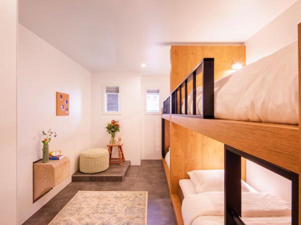 Bunk Hotel Amsterdam : photo 3 de la chambre chambre bunk avec lits superposés pour 4 personnes (amis)