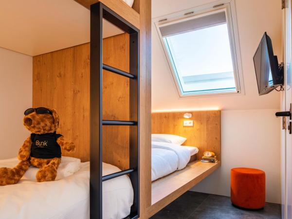 Bunk Hotel Amsterdam : photo 1 de la chambre chambre bunk avec lits superposés pour 4 personnes (famille)