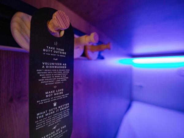 Bunk Hotel Amsterdam : photo 5 de la chambre capsule bunk pour 1 personne dans dortoir commun