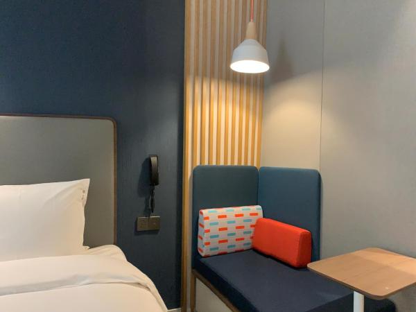 Holiday Inn Express Shanghai Kangqiao, an IHG Hotel : photo 3 de la chambre chambre familiale