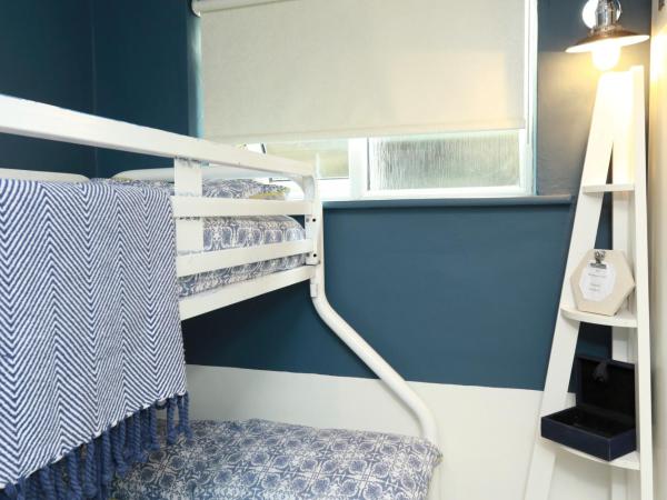 The Woodquay Hostel : photo 5 de la chambre chambre double avec salle de bains privative