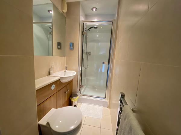 The Royal Crown Guest House : photo 1 de la chambre chambre lits jumeaux standard avec salle de bains commune