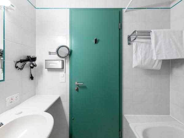 Grand Hotel et Centre Thermal d'Yverdon-les-Bains : photo 4 de la chambre chambre double ou lits jumeaux standard avec balcon