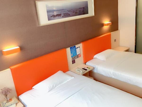 7Days Premium Chongqing Airport Light Rail Huixing Station Branch : photo 6 de la chambre chambre lits jumeaux
