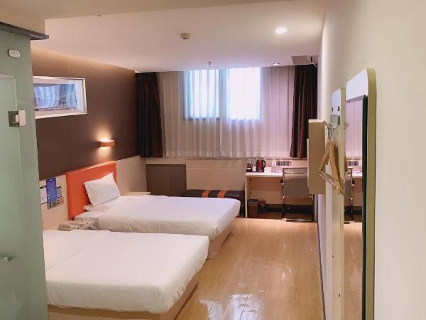 7Days Premium Chongqing Airport Light Rail Huixing Station Branch : photo 1 de la chambre chambre lits jumeaux deluxe