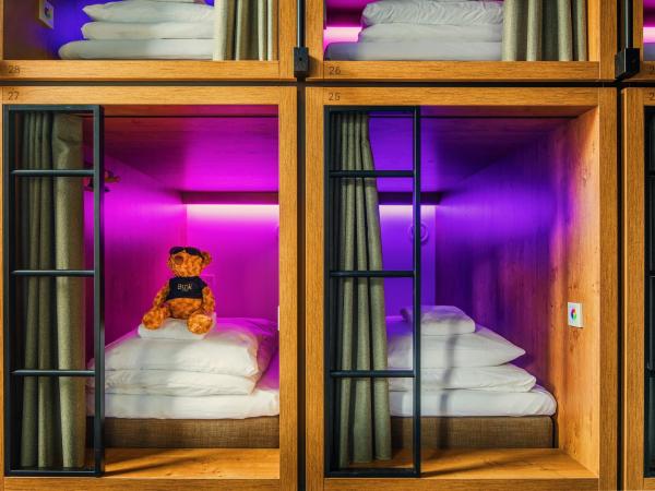 Bunk Hotel Utrecht : photo 2 de la chambre capsule bunk pour 1 personne dans dortoir commun