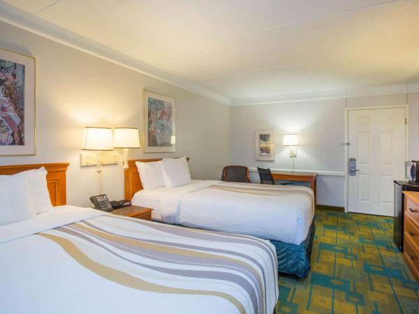 La Quinta Inn by Wyndham Norfolk Virginia Beach : photo 2 de la chambre chambre de luxe avec 2 lits doubles