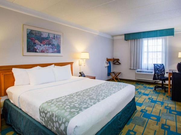 La Quinta Inn by Wyndham Norfolk Virginia Beach : photo 2 de la chambre chambre lit king-size avec baignoire - adaptée aux personnes à mobilité réduite - non-fumeurs