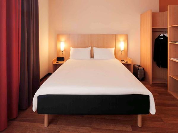 ibis Hotel Nürnberg Altstadt : photo 1 de la chambre chambre avec 1 lit double et 1 lit simple