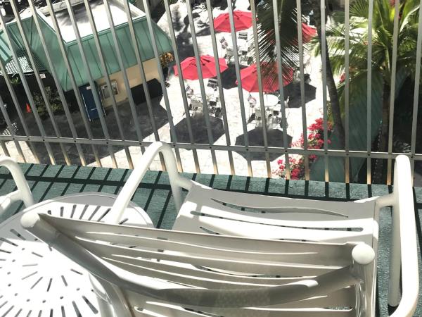 Ramada Plaza by Wyndham Waikiki : photo 5 de la chambre chambre lit king-size avec balcon - non-fumeurs