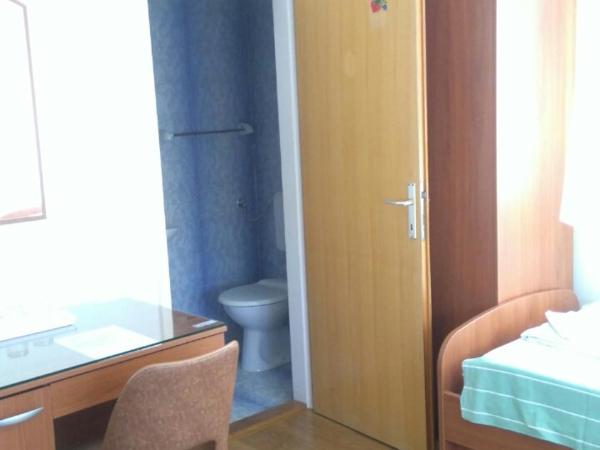 Pansion Villa Margerita : photo 2 de la chambre chambre lits jumeaux avec salle de bains