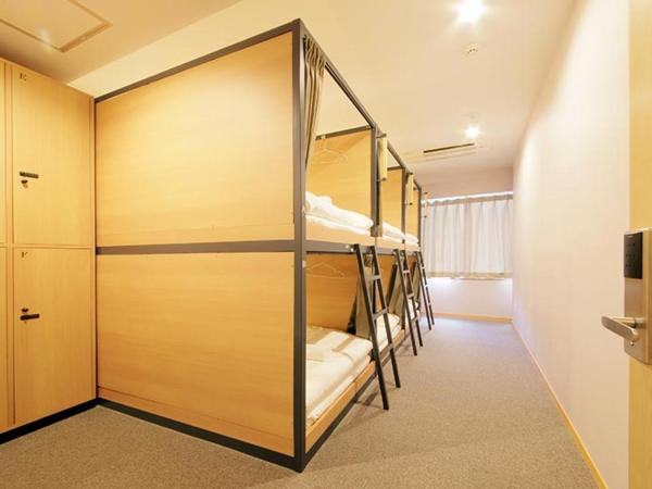 R Star Hostel Kyoto : photo 1 de la chambre lit simple dans dortoir à 6 lits