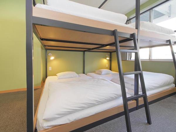 R Star Hostel Kyoto : photo 2 de la chambre chambre quadruple avec salle de bains commune