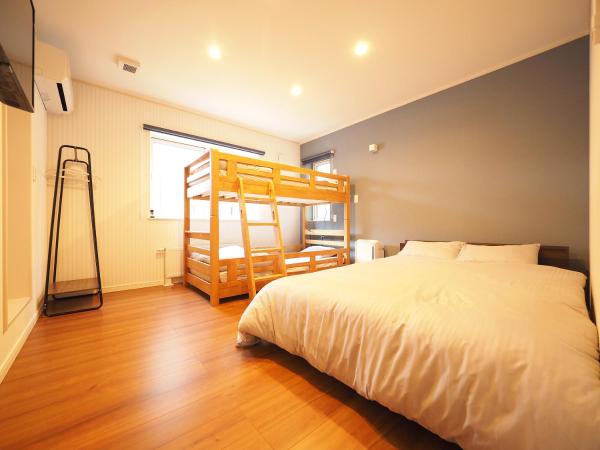 Family Tree Guest House : photo 6 de la chambre chambre quadruple avec salle de bains