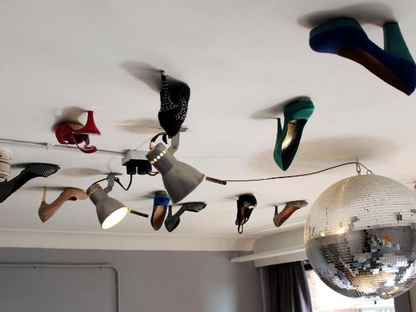 Hostel ROOM Rotterdam : photo 4 de la chambre lit simple dans dortoir de 6 lits avec salle de bains commune