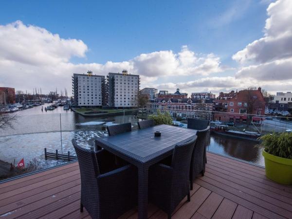 Flonk Hotel Groningen Centre, BW Signature Collection : photo 4 de la chambre three-bedroom apartment with six single beds and balcony