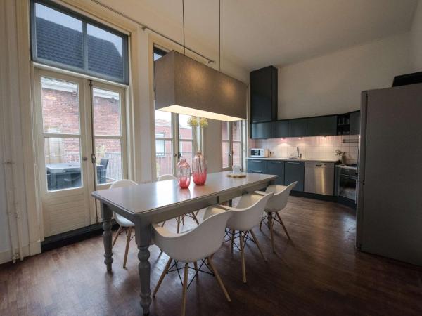 Flonk Hotel Groningen Centre, BW Signature Collection : photo 7 de la chambre two-bedroom apartment with four single beds and balcony