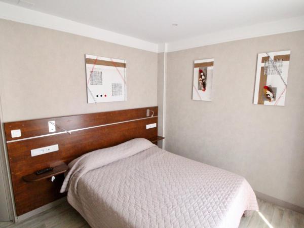 Hotel des Pyrénées : photo 8 de la chambre chambre double