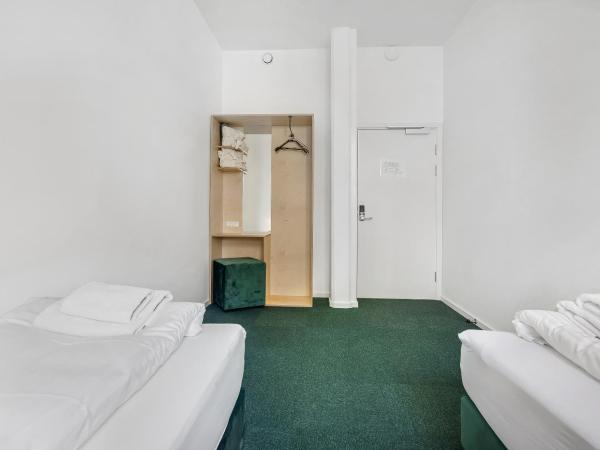 Sleepcph : photo 4 de la chambre chambre double ou lits jumeaux avec salle de bains commune