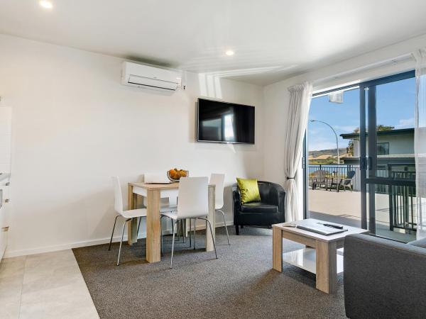 Acacia Lake View Motel : photo 2 de la chambre suite familiale