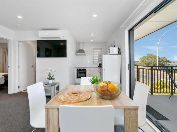 Acacia Lake View Motel : photo 4 de la chambre chambre familiale - vue sur lac