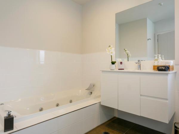 Acacia Lake View Motel : photo 5 de la chambre chambre de luxe - rez-de-chaussée