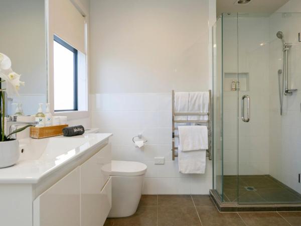 Acacia Lake View Motel : photo 8 de la chambre studio avec vue sur lac