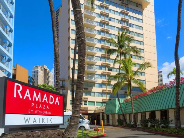 Ramada Plaza by Wyndham Waikiki : photo 1 de la chambre chambre standard lit king-size - non-fumeurs