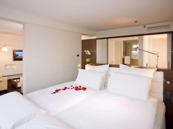 Pullman Cologne : photo 2 de la chambre suite deluxe avec lit king-size